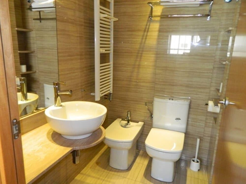 Gasthof House 2*